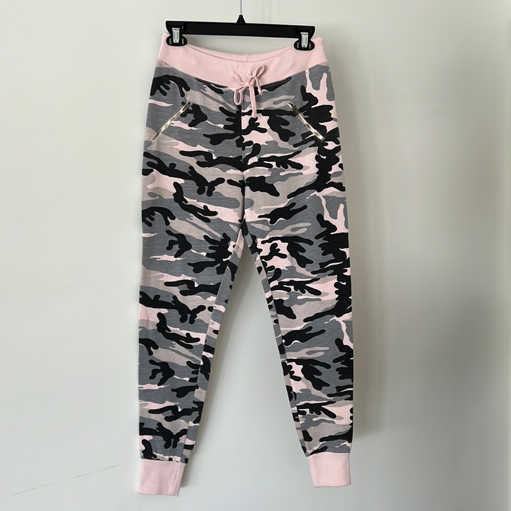 Sundry Pink Camo Jogger Sweatpants - size 1